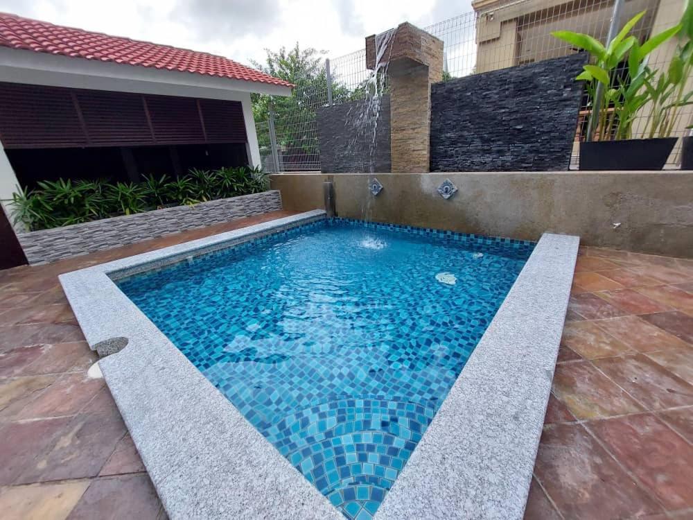 Christee Suites Hotel Malacca Exterior foto